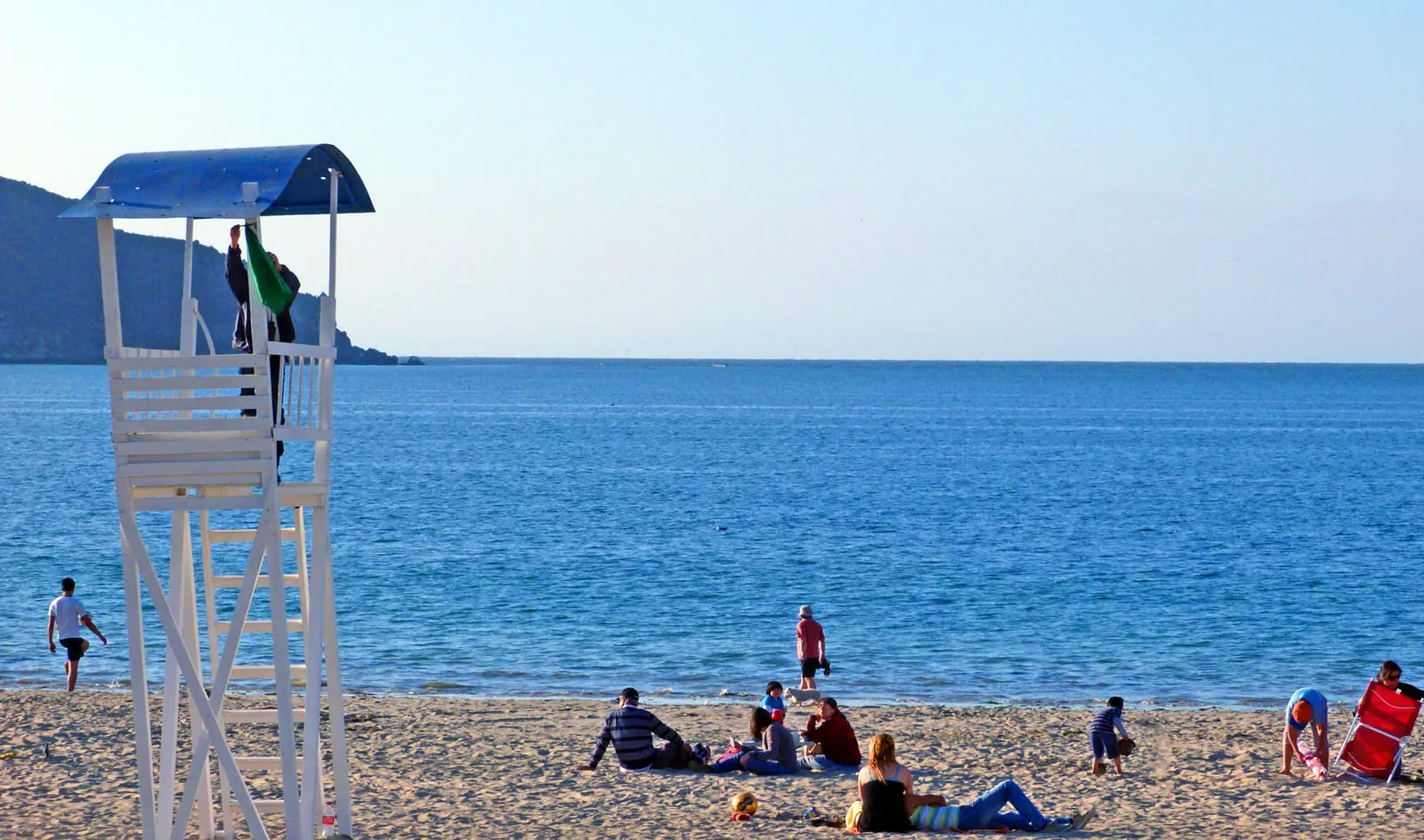 Playa de la bahía La Herradura, a pasos de las cabañas