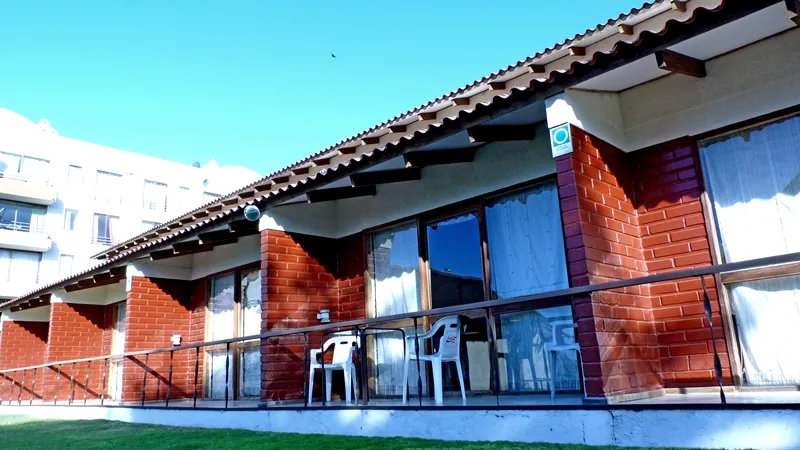 Cabañas con terraza y balcón